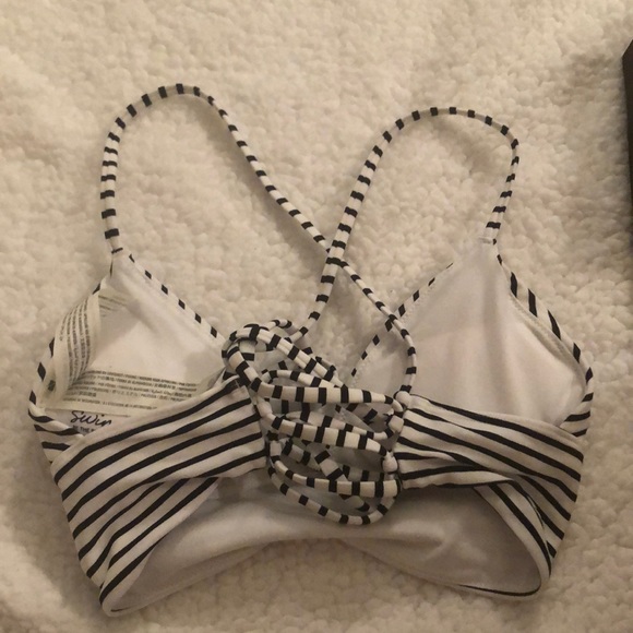 Black and white stripped bikini top - Picture 2 of 2